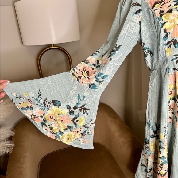 Angie | Floral Tie-Front Kimono - Picture 4 of 6